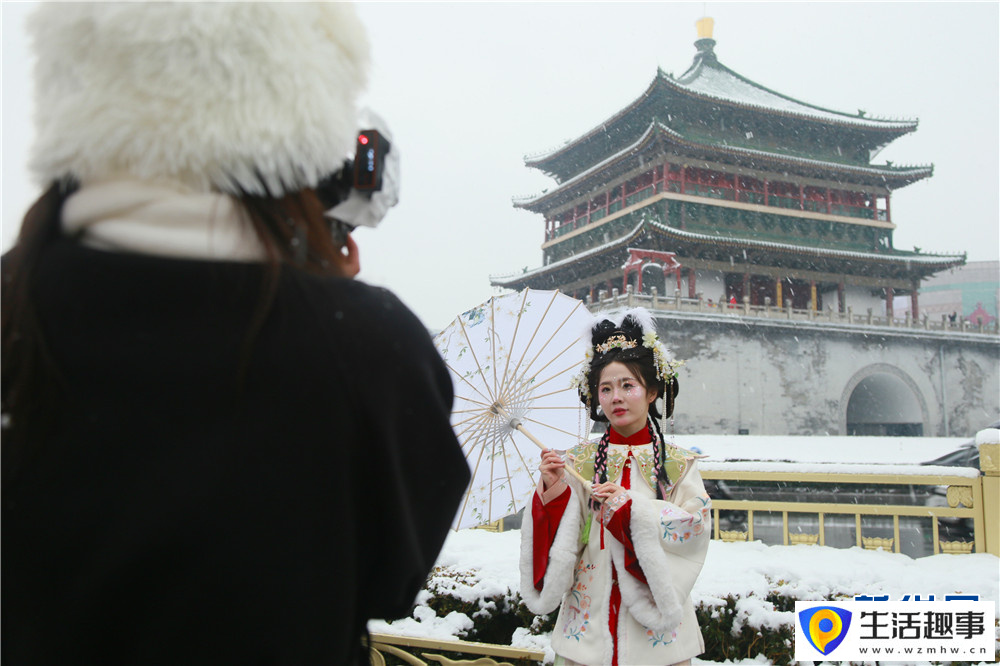 大雪紛飛 古城西安銀裝素裹(圖5)
