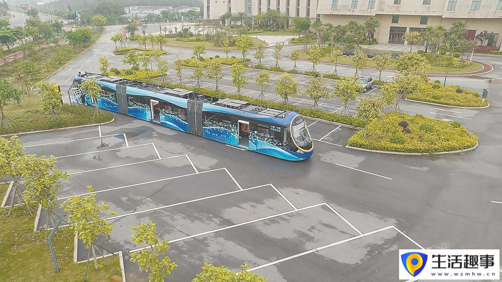 福建省首輛超級虛擬軌道列車亮相平潭